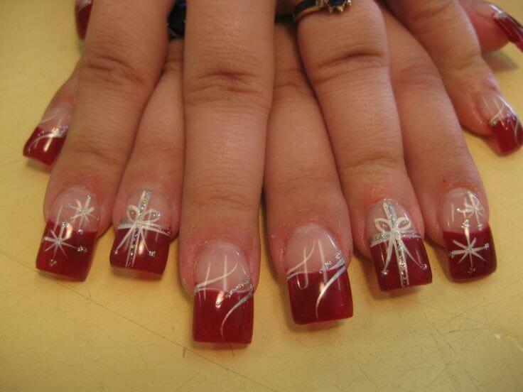 Gift-wrapped-inspired Christmas nails