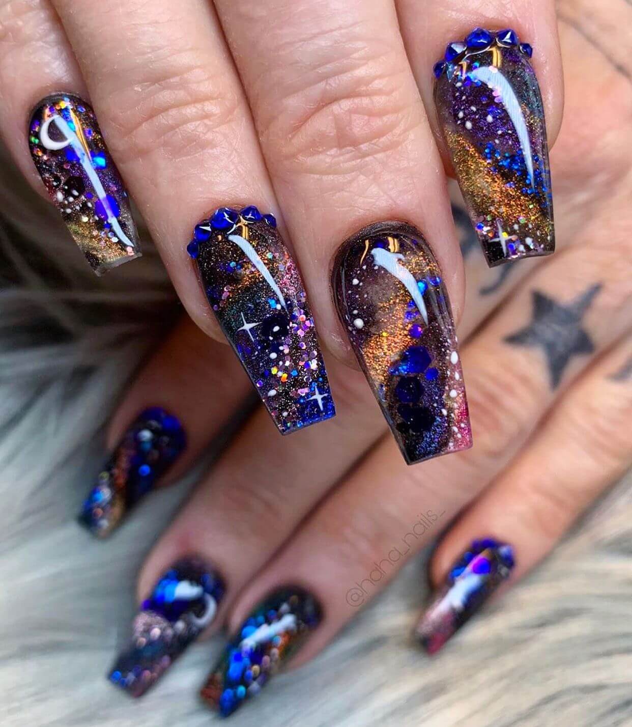 These galaxy acrylic nails