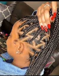 Triangle knotless braids